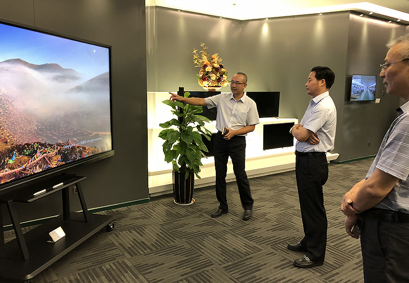 仲恺区委书记杨鹏飞一行参观8868官方登录入口惠南展厅